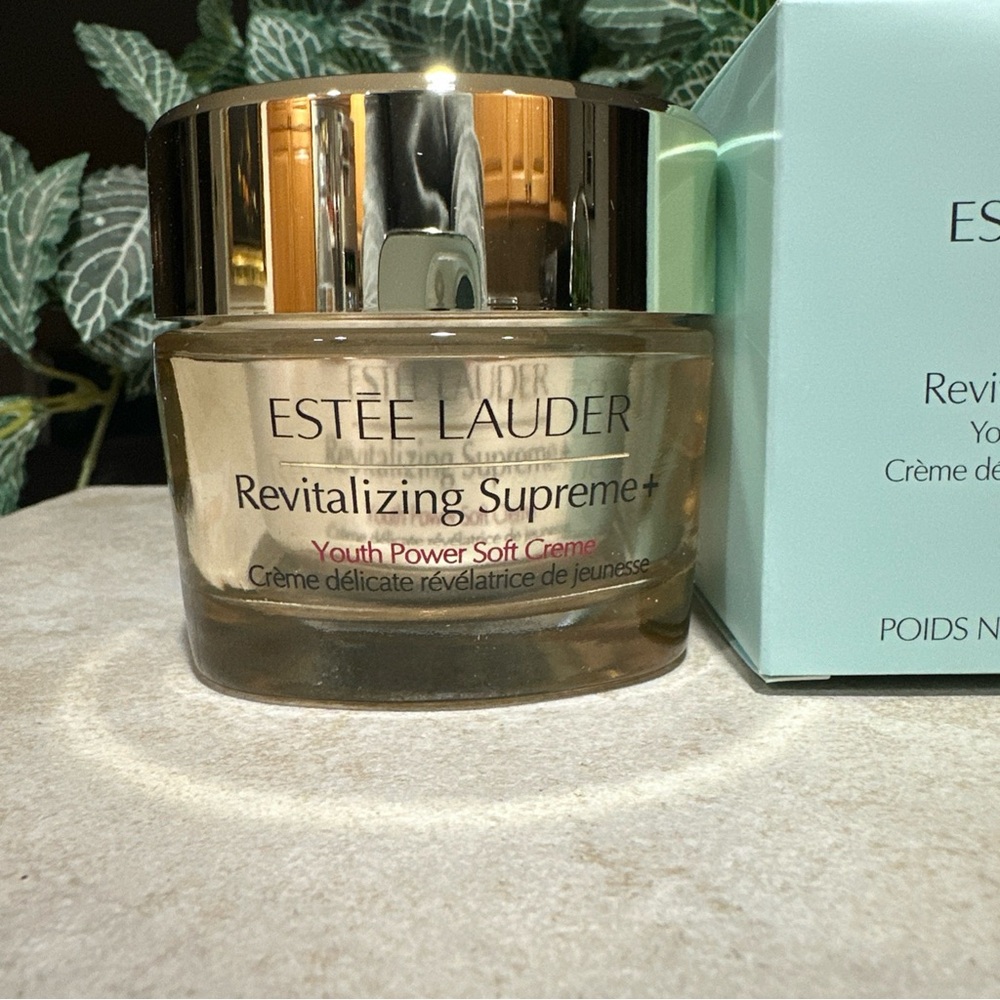 Estee Lauder Revitalizing Supreme+ Creme - 2.5 Oz/ 75 Ml - Picture 2 of 6